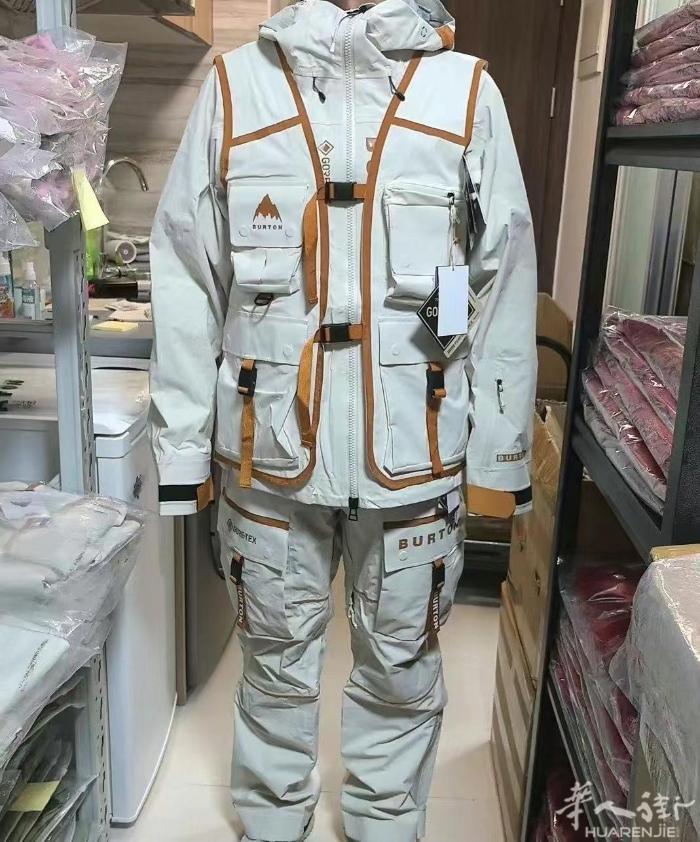 好价格需要订 一星期左右到 为下一个雪季来一件满意的战袍尺寸不多了 需要咨询