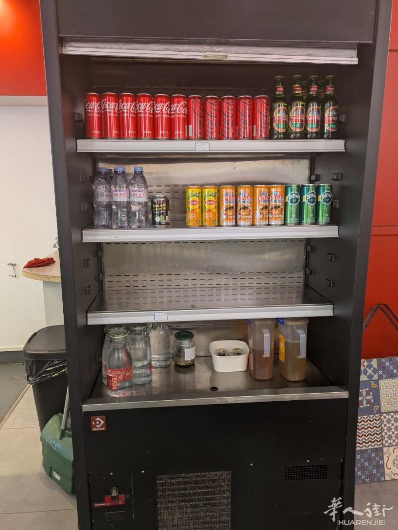 二手开放式饮品保鲜展示柜贱卖，9成新，运转良好。小巴黎8区，500欧自提！可接受小刀。
