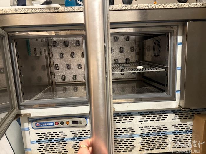 低价出售厨房设备冰箱 350欧 自取 140x70x90