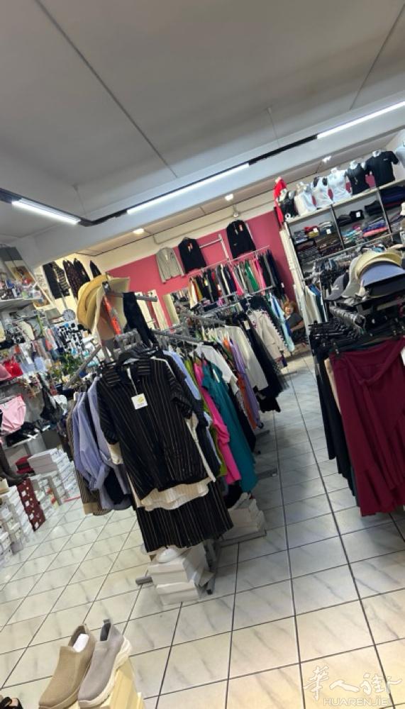favaro veneto 邮局旁边衣服带修补急转让，店租400。