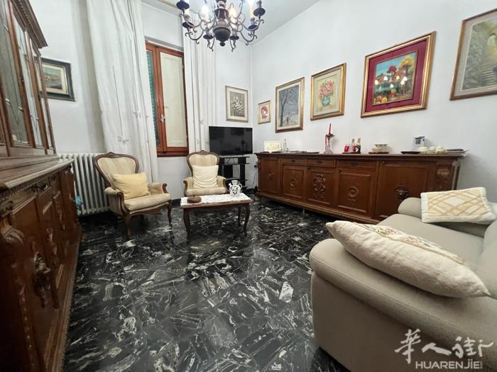 Prato在Galciana S. Ippolito出售 两套落地房带三个工厂：