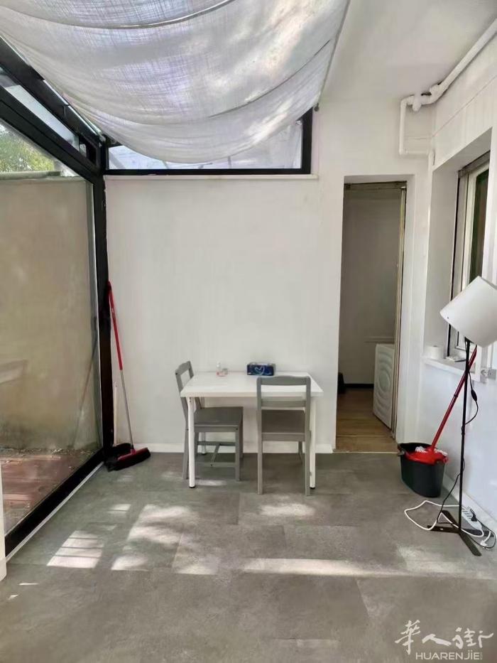 米兰理工piola大学附近，一室一厅，带露台，超级温馨🌟 楼层：1楼有电梯 租