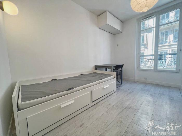 巴黎17区12平米studio，地址86, rue Pierre DEMOURS