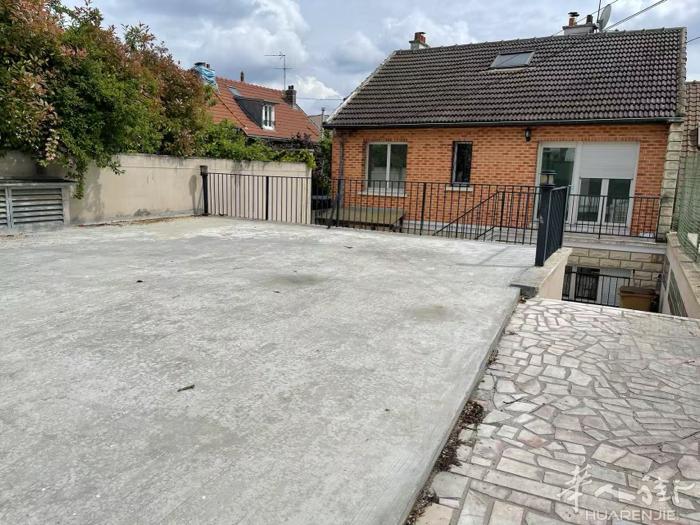 94 vitry 靠mairie 别墅区大maison 出租，租长期，9 个房间