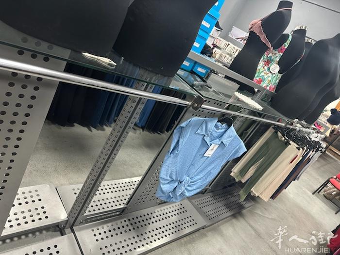 十块一节服装衣架有需要联系1274017710 cremona附近