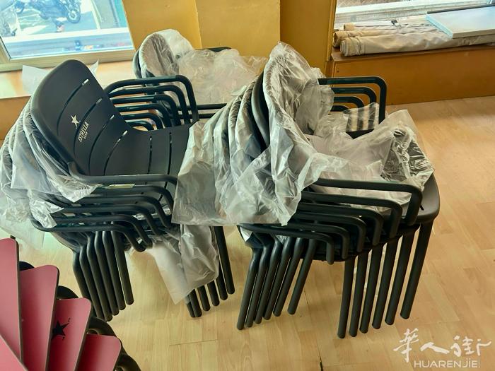 出8套全新terraza 桌椅，estrella公司，巴塞罗那市中心，电话654