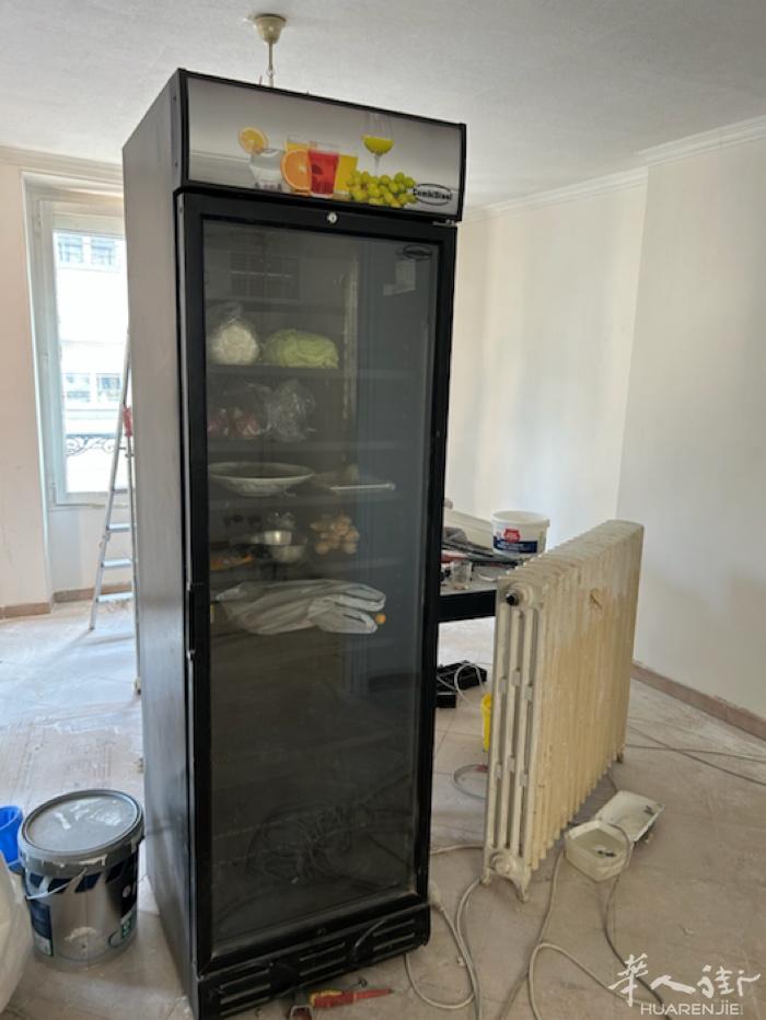 二手大冰箱售价310欧元适用家庭和酒吧