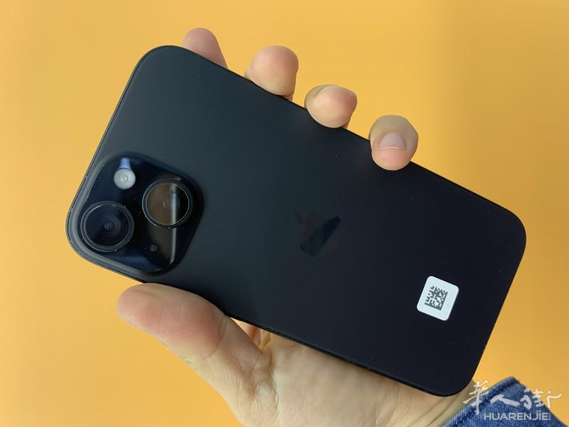 出一台99新 苹果15， eSim ， 128Go  黑色 ，电池99%，全原装