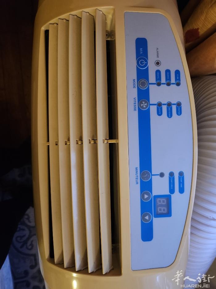 ☎0771843534、0771062815家里有闲置物品：餐具厨 （实心橡木）
