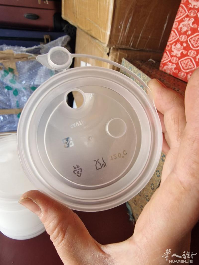 由于奶茶店转让了，还有很多库存。所有东西优惠价处理。勺子0，03分一个。100个