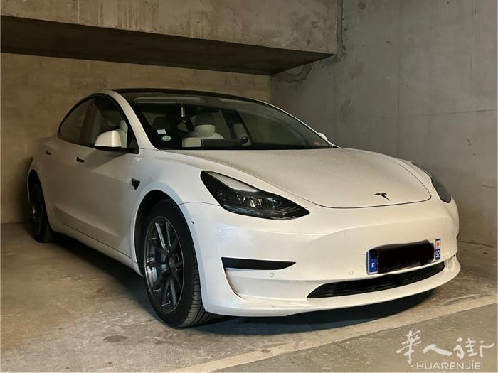 出售21年特斯拉model3 标续版，白色内饰，yoke方向盘。行驶公里2600