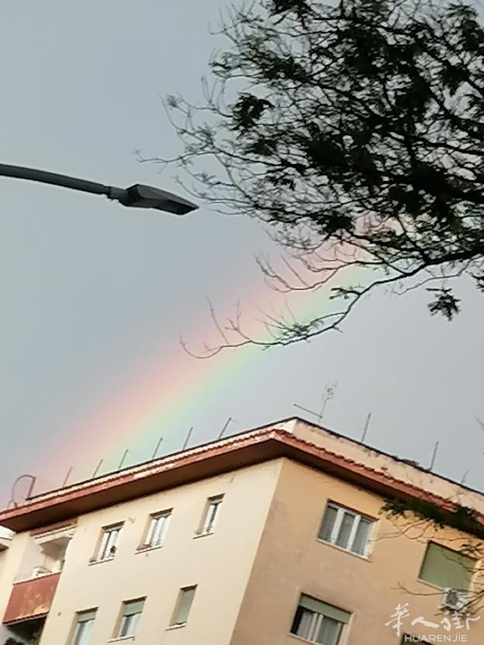 罗马A线地铁口Subaugusta 地铁口2分钟 ，大单间和小单间出租。联系电话