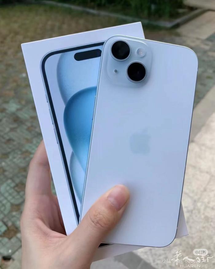全新带盒子 未激活 蓝色 15 256gb 700 出。可面交。