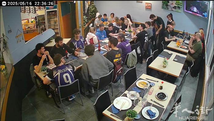 巴塞近郊步行街～十年老店 近市政府·警察局·教堂·周边也有几所学校 店面积100