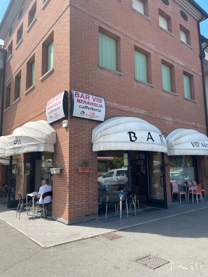 modena边小酒吧转让，吧台300 400一天，老虎机一个月6.7百，店租一千