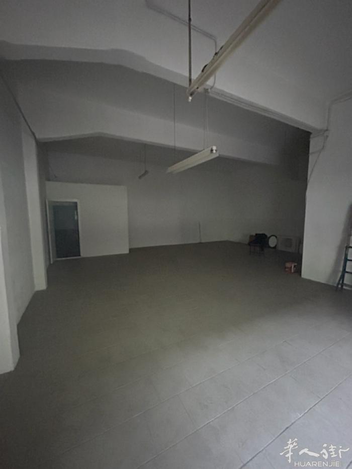 prato中国街拐角出售店铺