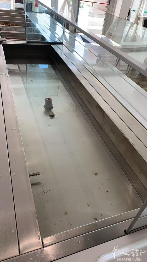 由于餐馆重新装修，现低价转让3台80×200的保温柜，设备还很好用，一台也卖，在