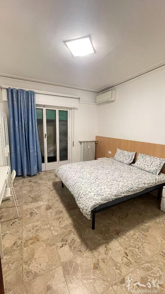香满楼附近新开旅馆，还有一个带阳台大房间，干净整洁，如下图，手机直出