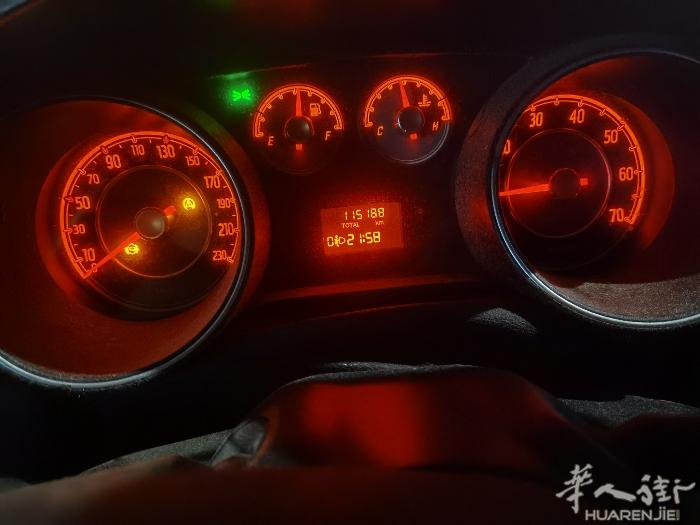 prato出售菲亚特2010年小车1800包过户和2个月保险，联系5435484