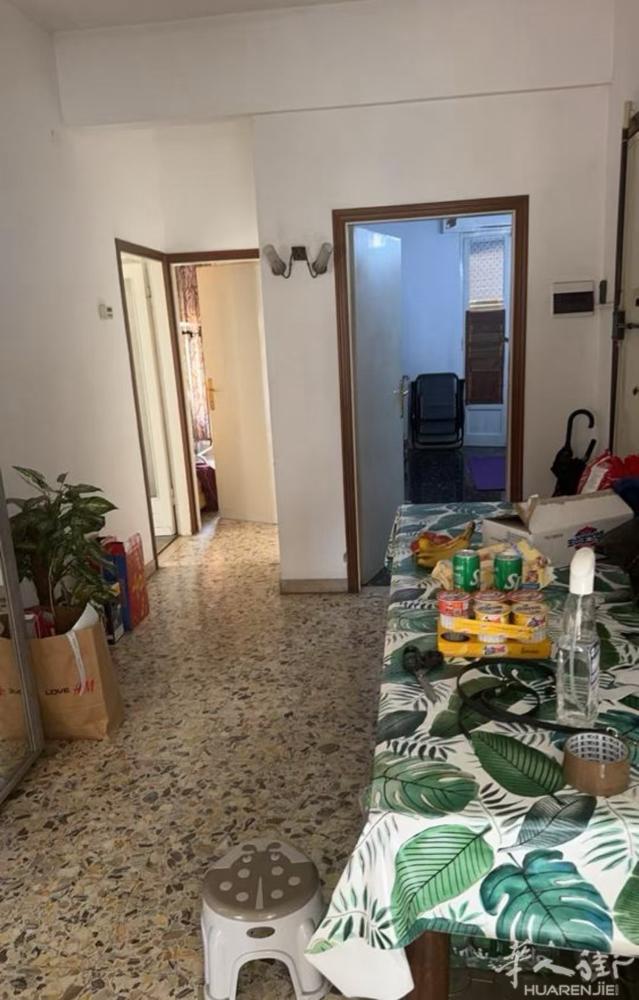 房子转让在via roma小公园附近，4房1厅，1个厨房，1个卫生间，2个阳台，