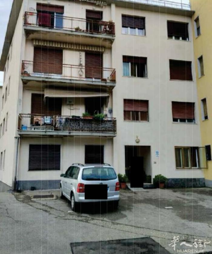 Prato在via strozzi 小COOP 对面街道 套房拍卖： 房子已空