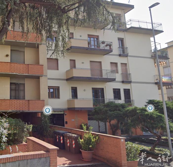 SESTO FIORENTINO 居民区 50 平米 老外理发店转让  月租10