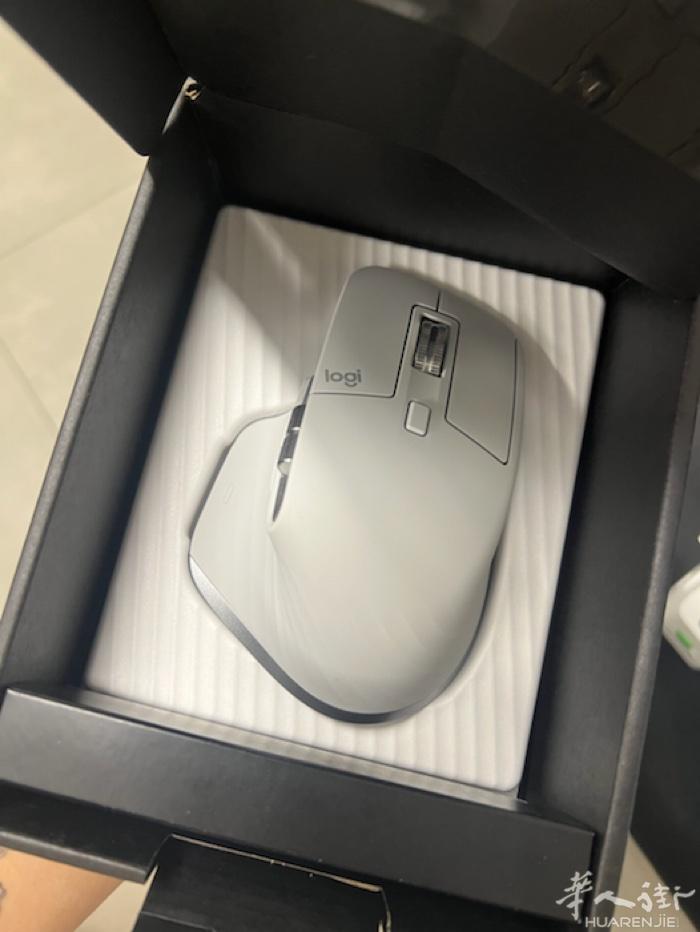 出个Lg 鼠标 Mx Master 3s 原价一百多买的，￼ 买来没两天￼ 60