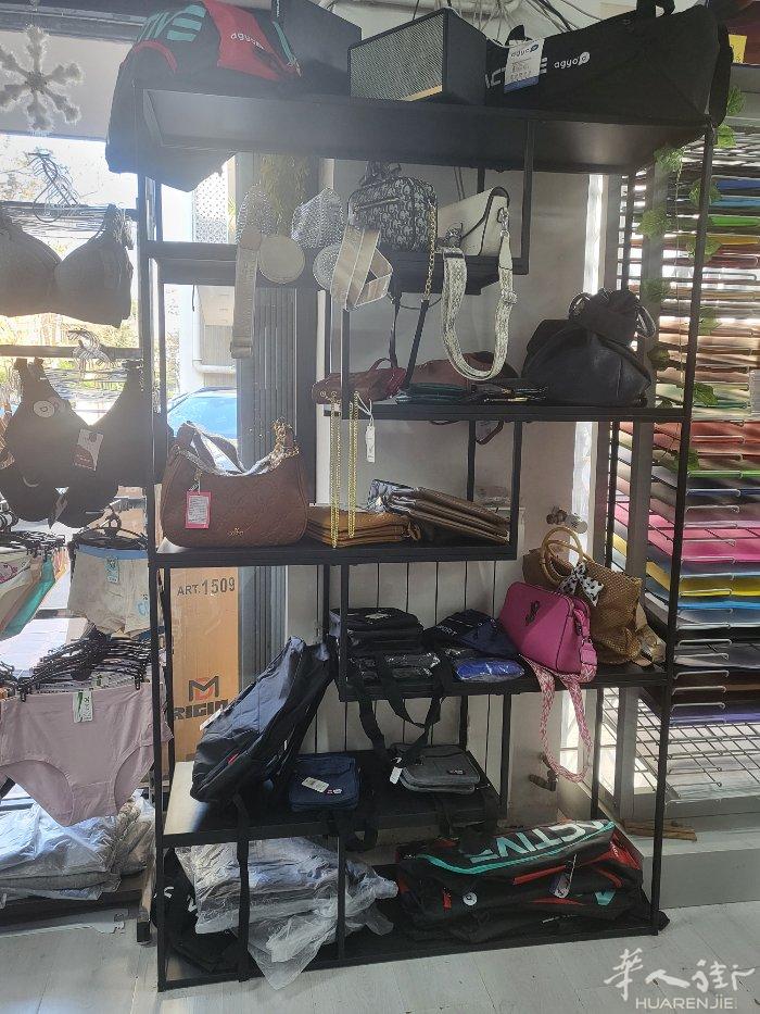 firenze出一个包包展示架9成新85欧。