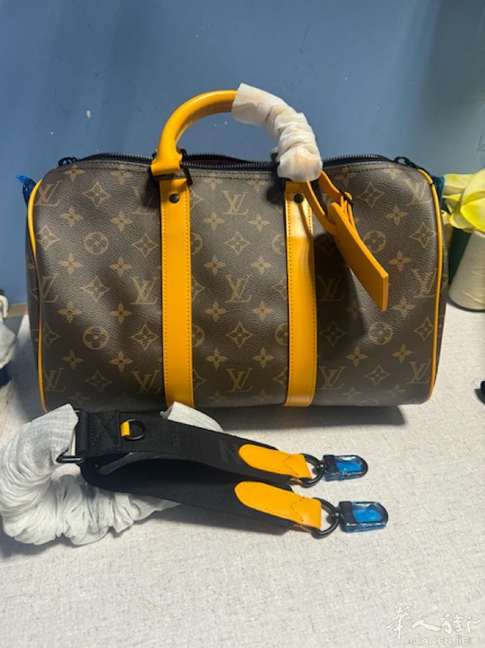 意大利 男士包包现货～ 货到付款 欧洲都可以快递  价格1xx   可以货到付款