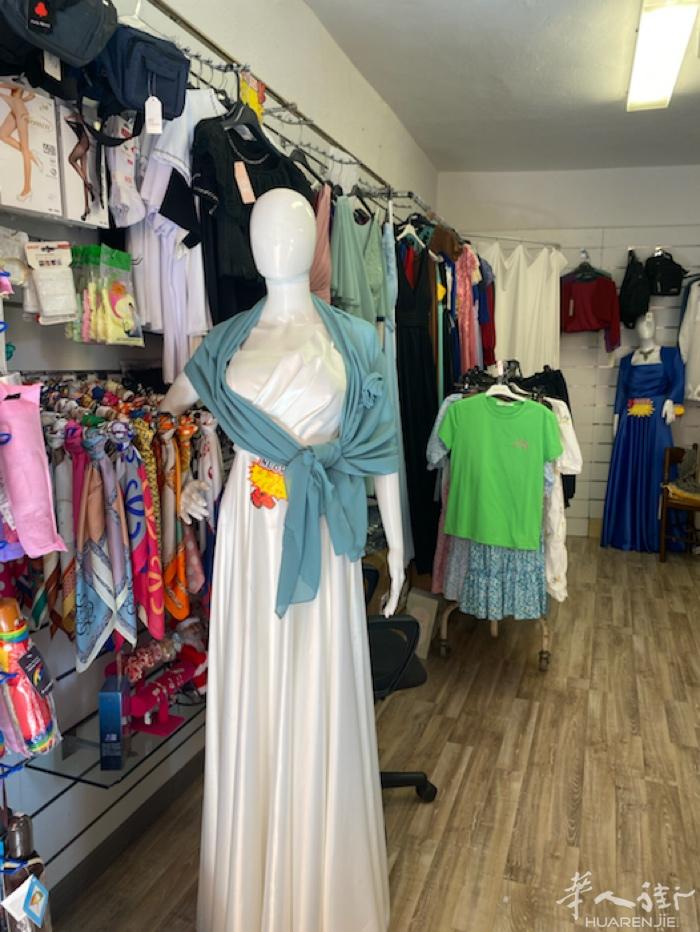 reggioemilia12年修补店带卖东西转让 本店在市中心位置好，生意稳定，
