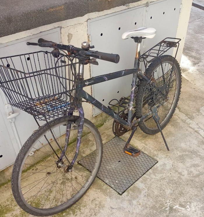 自行车30。送一把锁  近bocconi     via balilla