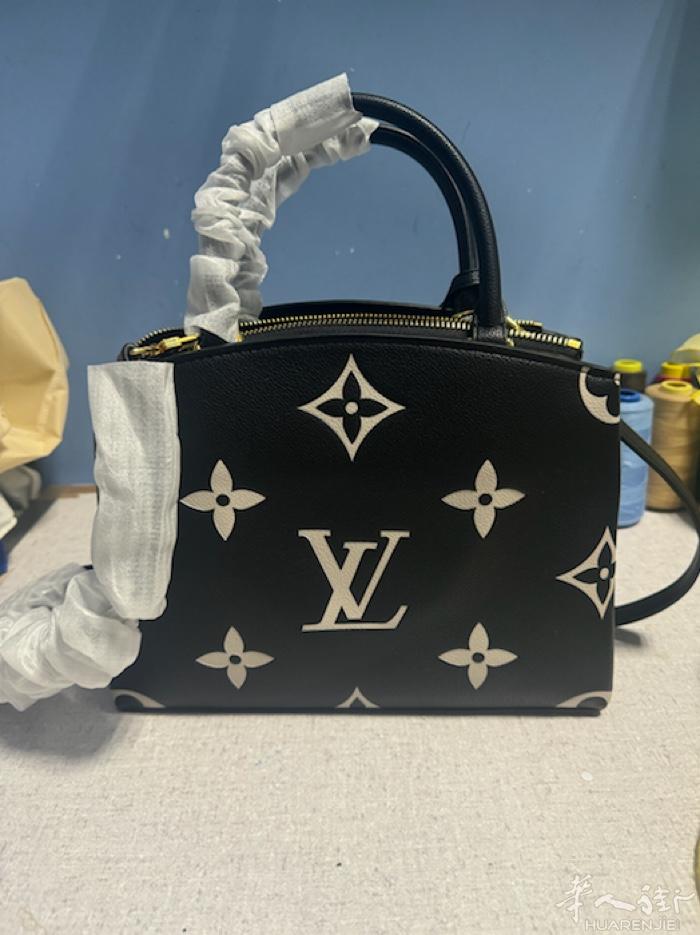 意大利现货 女生真皮包～ 价格1xx  可以货到付款 意大利欧盟都可以发