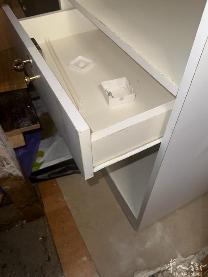 小型收银台 带抽屉 40€  需要联系 需自取