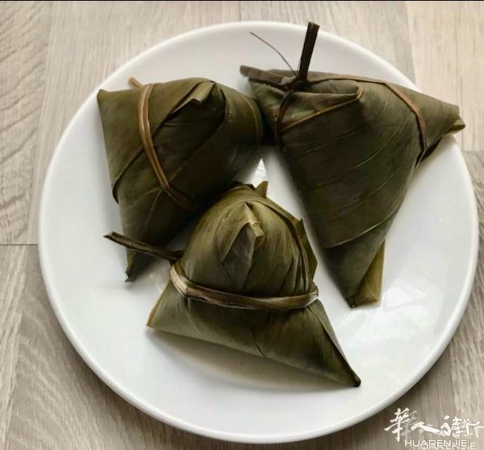 大馅粽子一口糯米香，一口粽叶香，满口都是童年的味道