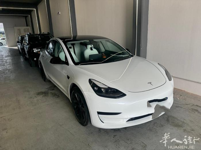 Prato 出售一辆保养的非常好的特斯拉Model3 - 外观珍珠白金属 - 内
