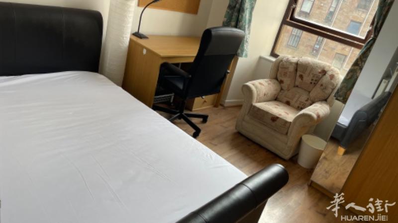 近格拉斯哥大学2房Flat出租 ，随时 可以入住需要请联系 电话 07786913680微信370148158 谢谢！