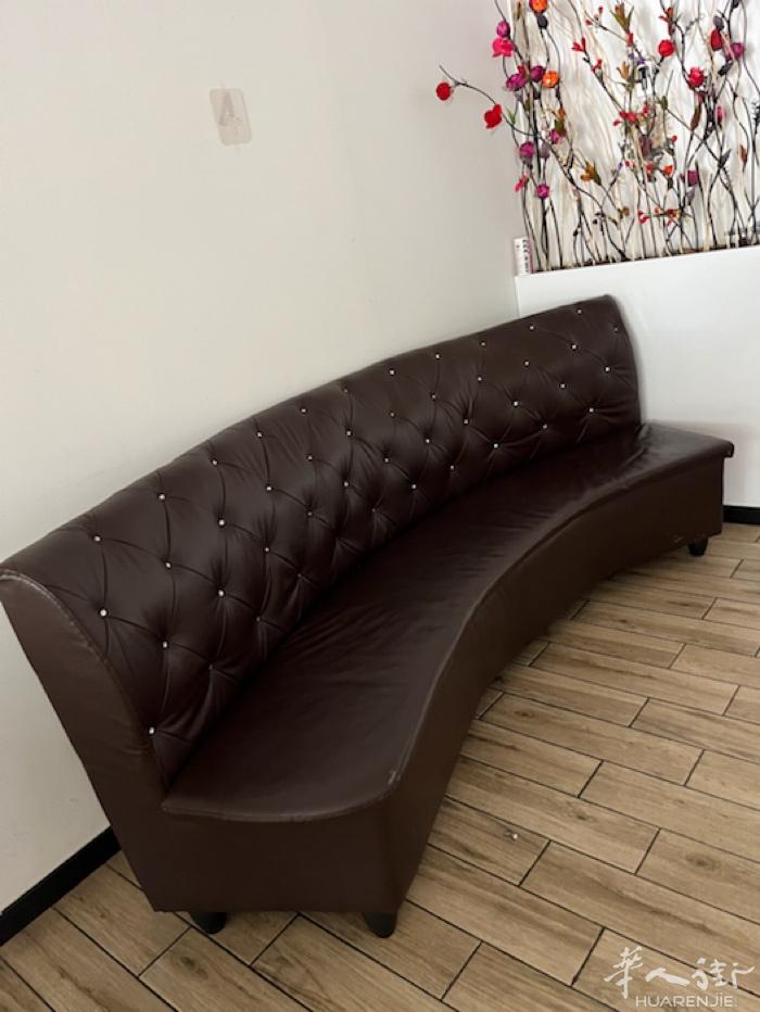 100欧转让一张沙发，在osmannoro (firenze)393077666