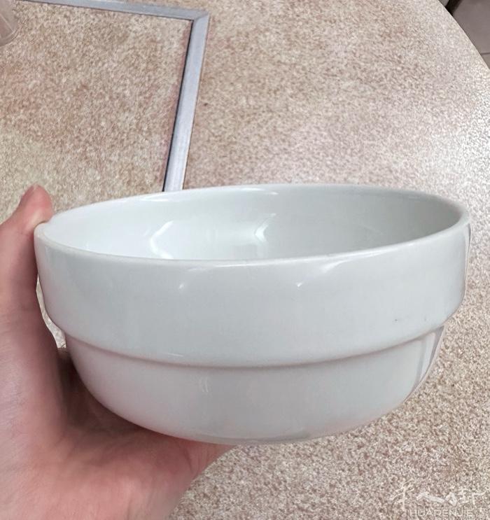 米兰出餐馆闲置 各种碗+砂锅+勺子 有意者私 （标题价格不为准，看最后购买的数量