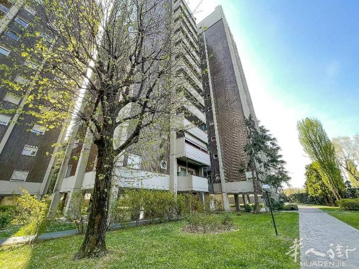 米兰Bruzzano区分三套精装公寓出售