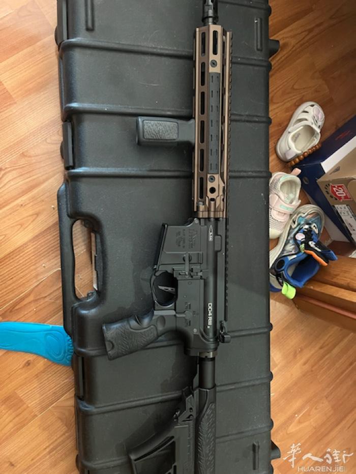 出一把airsoft bb枪 模拟后坐力的 （玩具枪）