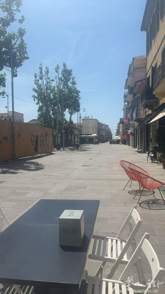 viareggio 海边城市 市中心 小吃店转让 有烟囱 可以改开任何小吃店 价