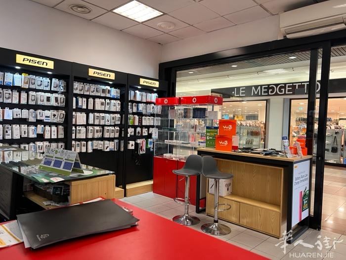 威尼斯附近 Treviso 省 Paese商业中心内电脑手机店转让！店面面积80