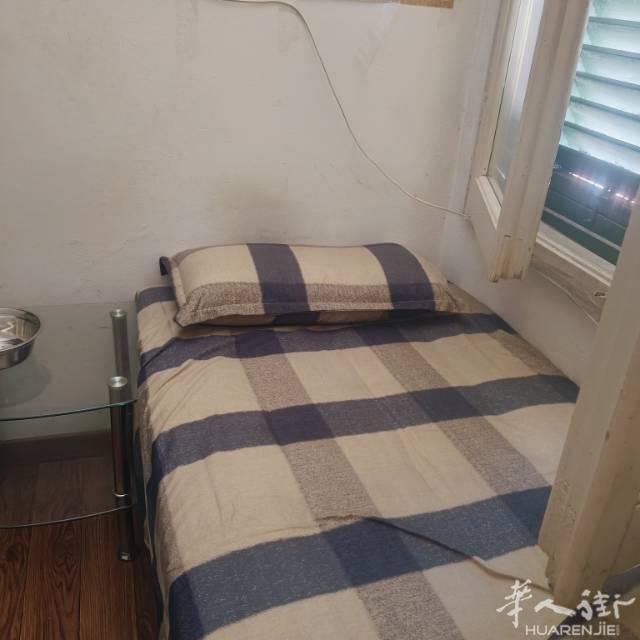 小林超市对面有散铺搭铺…干净整洁，欢迎随时看房入住