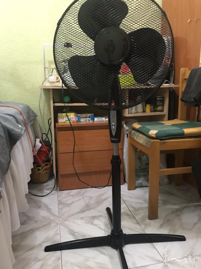 🇪🇸马德里回国断舍离 9成新 质量好落地电风扇 3档风速可以调 （带说明书，