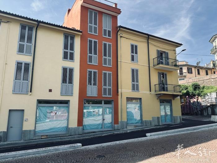 米兰郊区 CASTELLANZA市中心绝佳店面出租