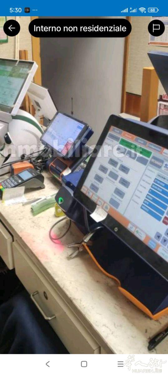 Nervi,in pieno centro,proponiamo in vendita tabaccheria attualmente locata ad euro 1200 con contratto 6+6 valido fino al 31/12/1029Il locale si compone di un unico vano con annesso cortile,wc e ripostiglio Attività pluri trentennale in ottima posizio