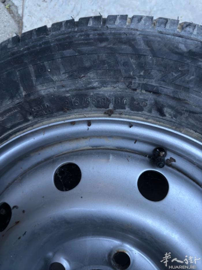 轮胎和轮毂（备胎没使用，只是有一点灰）尺寸215/65 R 16C   自取