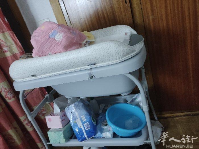 出售尿布台洗澡盆九层新，小孩子回国用不上了  便宜处理
