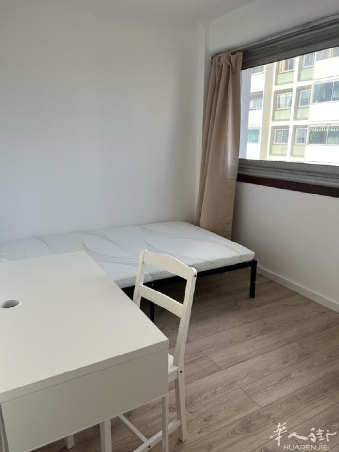 92省 阳光公寓位于92700 colombes，附近环境很好，安全舒适，小区下
