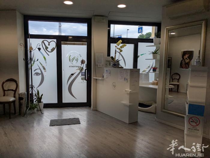近lecco 小镇意大利人理发店出让Negozio di parrucchier